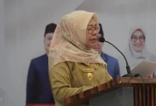 Wakil Bupati Sumbawa Barat, Hj. Hanipah, membacakan penjelasan mengenai Rancangan KUA-PPAS APBD Tahun Anggaran 2027 dalam Rapat Paripurna DPRD Kabupaten Sumbawa Barat, Kamis, 16 Juli 2026.